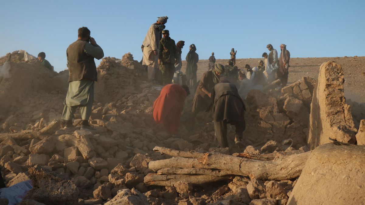 První fotky z Afghánistánu po zemětřesení: Z vesnic zbyly jen hromady sutě